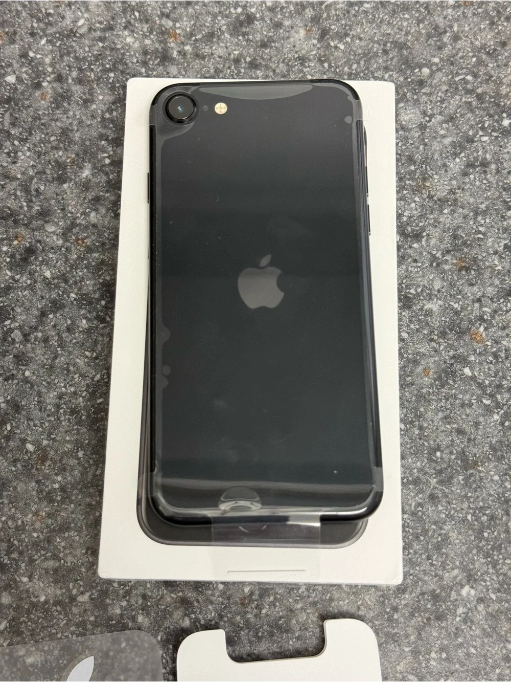 NEW Apple iPhone SE 2020 64GB Black Cricket Wireless (Carrier Locked) MHGELL/A